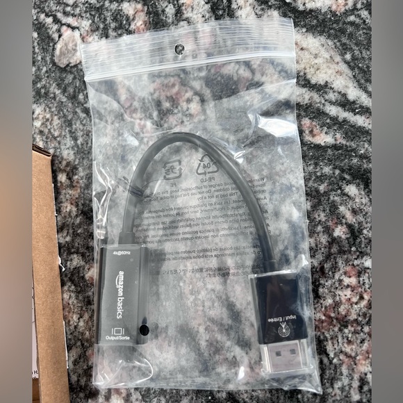 Amazon Basics Display (Not compatible with a USB port) to HDMI Adapter(4k@60Hz) - Picture 2 of 2